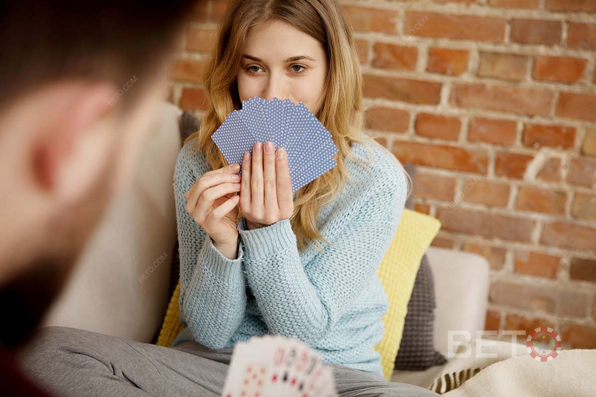 Aile ve Arkadaşlarınızla basit ve oynaması kolay Kart Oyunlarının keyfini çıkarın