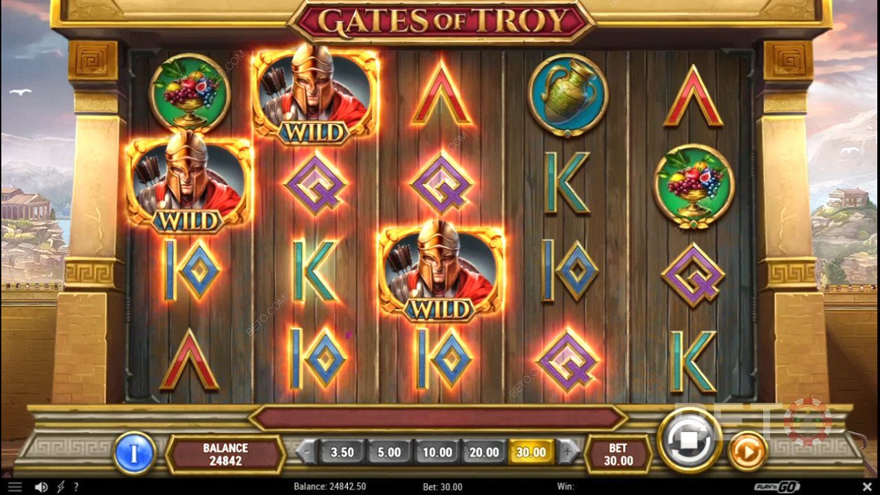 Gates of Troy slot makinesinde wild semboller yüksek ödemelere sahiptir