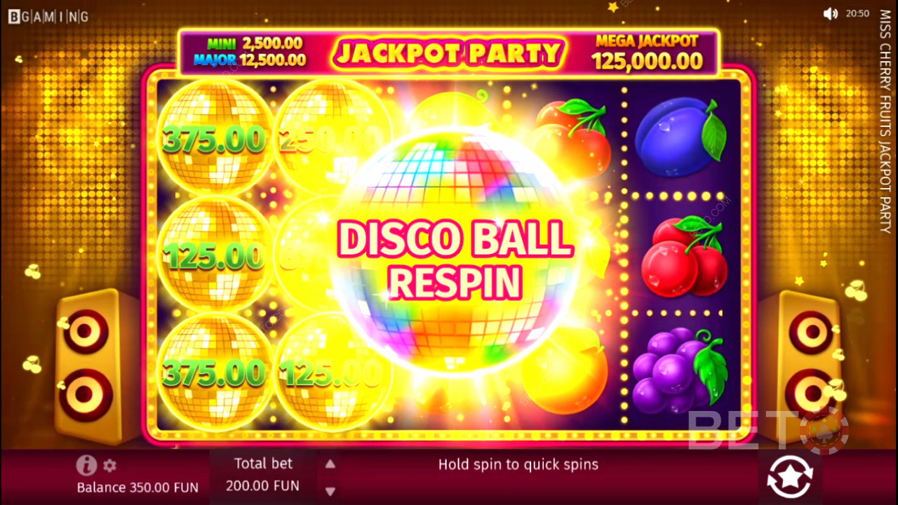 Disko Topu Yeniden Kazanma özelliğinin kilidini açmak için makaralar boyunca altı veya daha fazla Disko Topu denk getirin