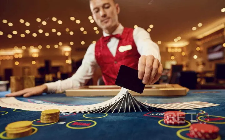 Siteler artık canlı çevrimiçi bakara oyunları ile canlı casino lobisi sunuyor.